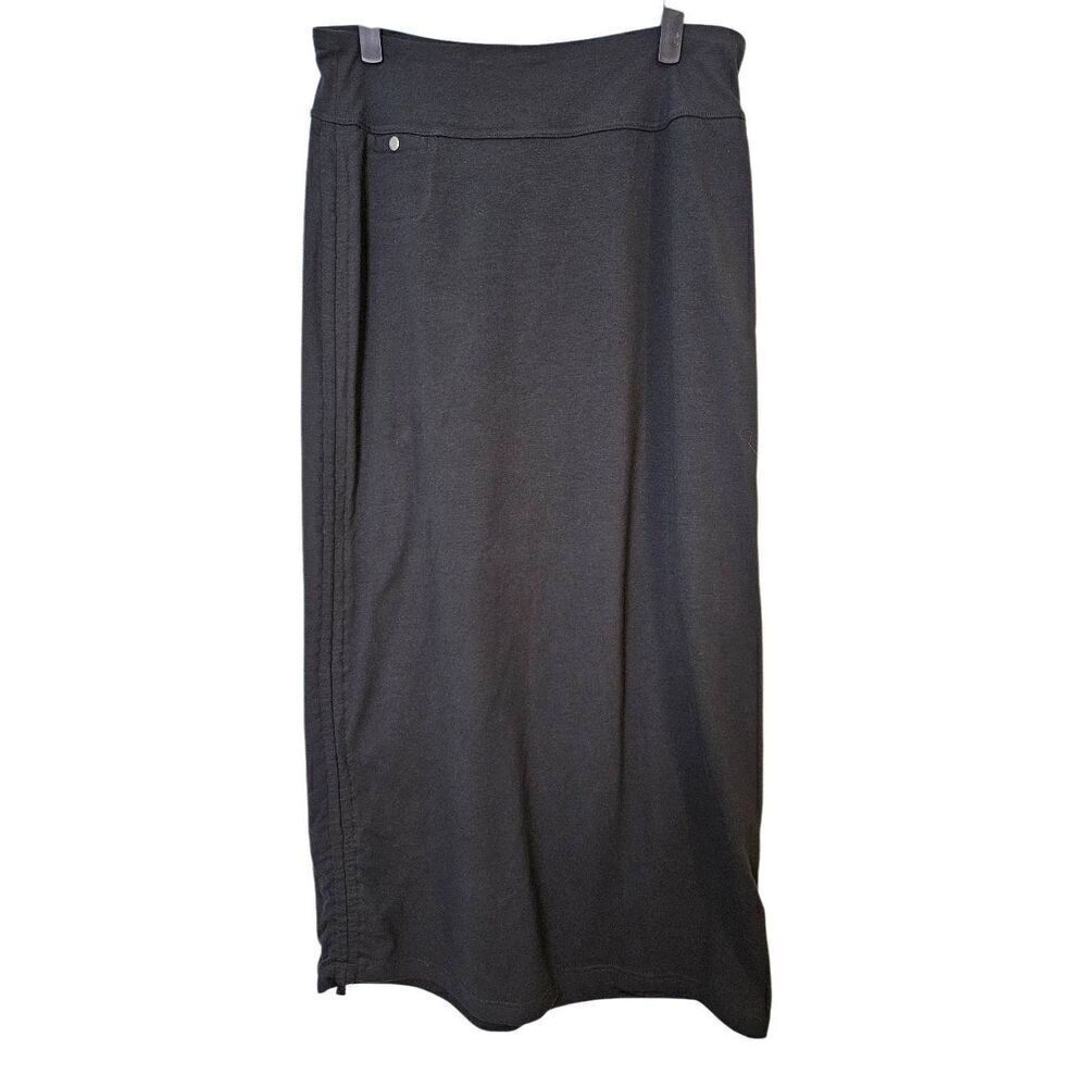 Merrell black pull on skirt with drawstring seams to adjust length. Size M.